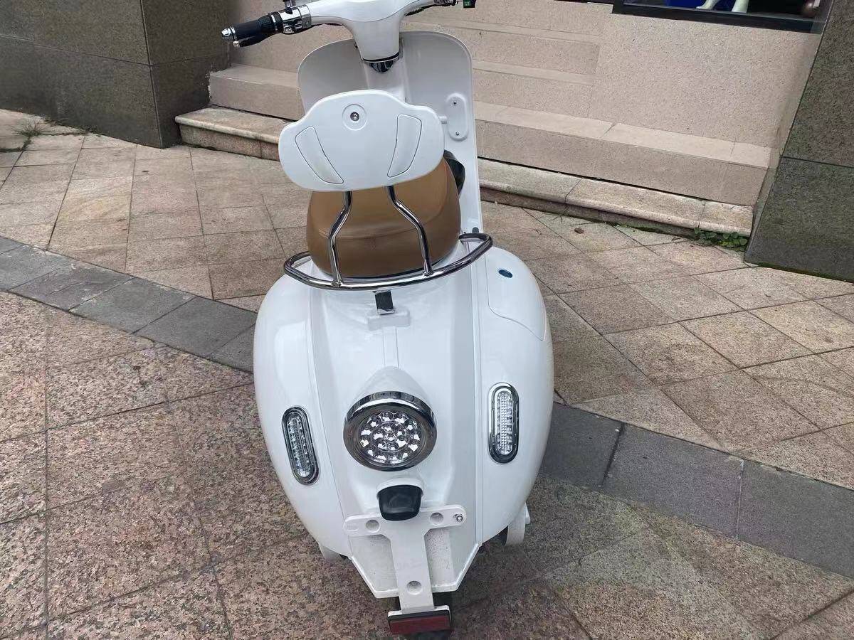 【二手跳蚤】韩本电动车 刚买3个月 电池60v22h的 前后蝶刹 2600